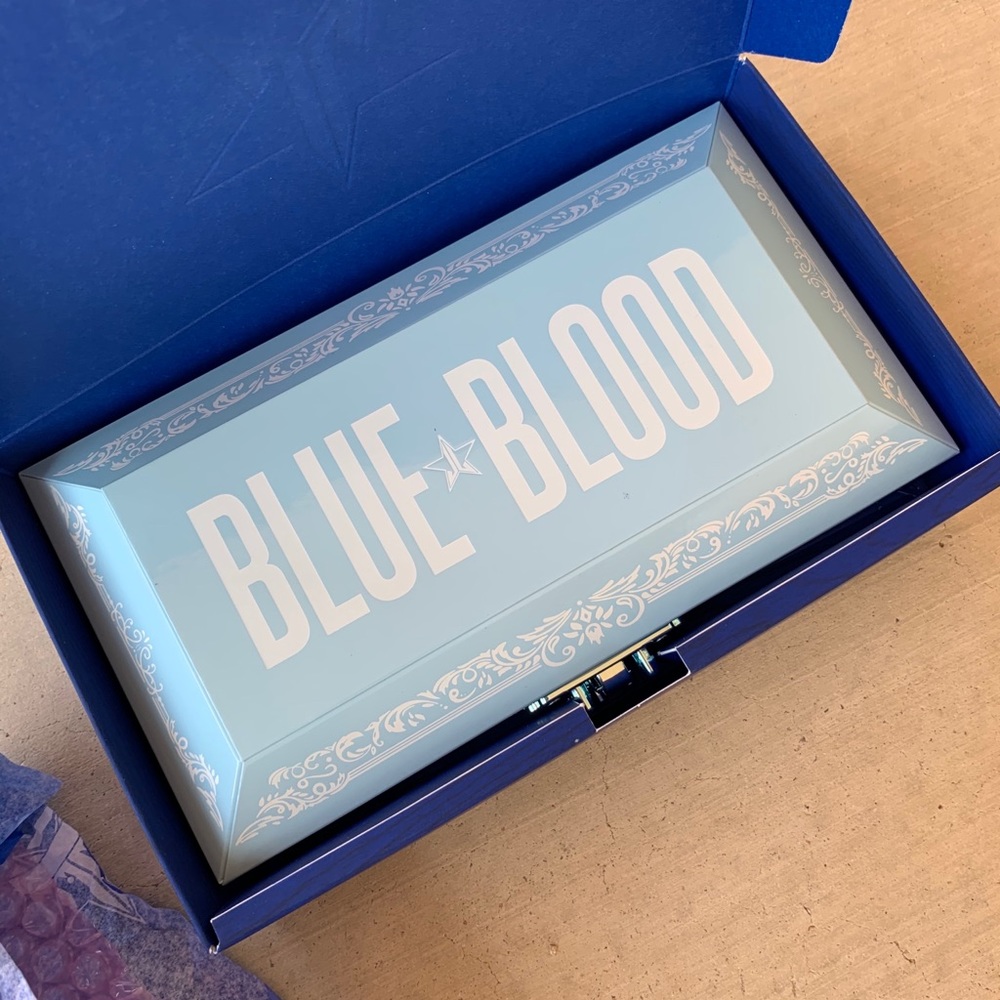 Jeffree star blue blood palette